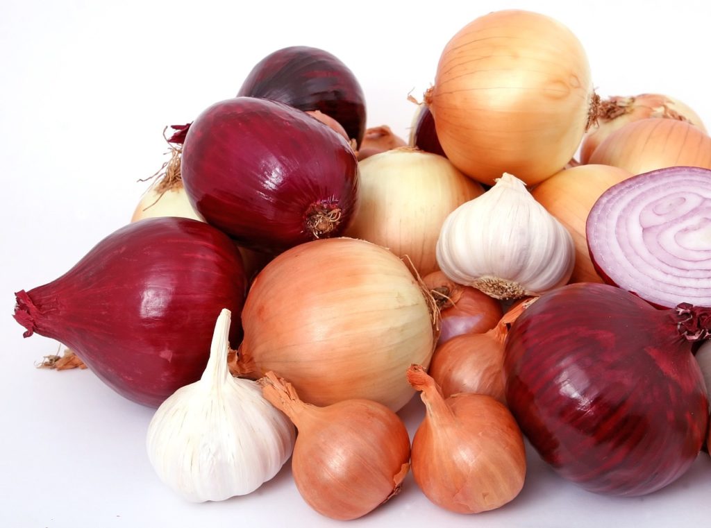 onions, garlic, anti-viral-egetables -and-home-remedy-for-flu-1238332.jpg